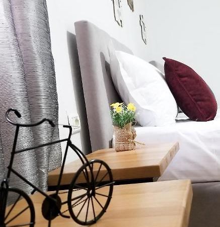 Spacious And Cozy Apartment - Ajia Apartment Tirana Exterior foto