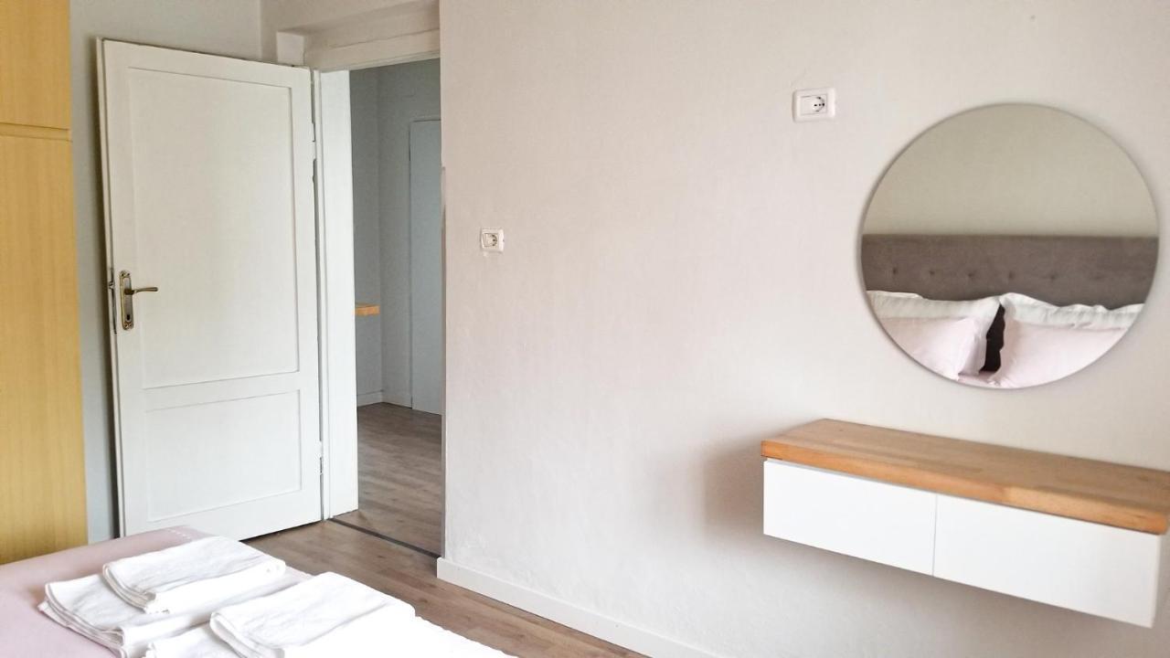 Spacious And Cozy Apartment - Ajia Apartment Tirana Exterior foto